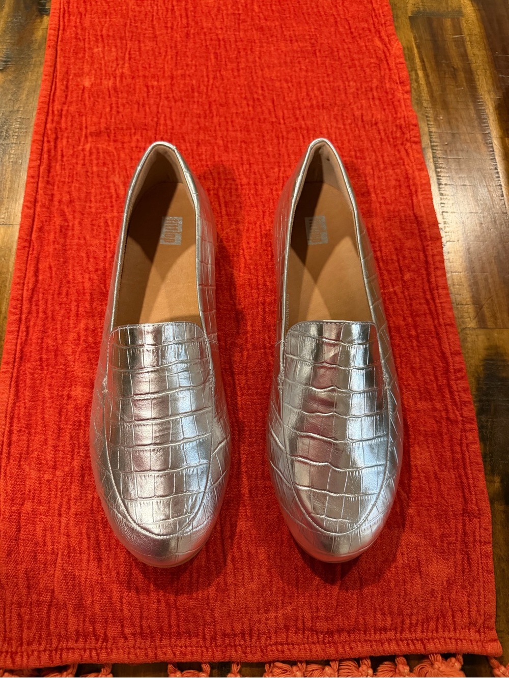 NIB Fitflop Silver Croc-Embossed Women's Loafers